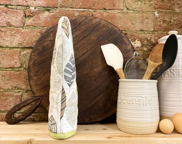 Kitchen Oven Glove With Contemporary Green Leaf Print Design - Image 2