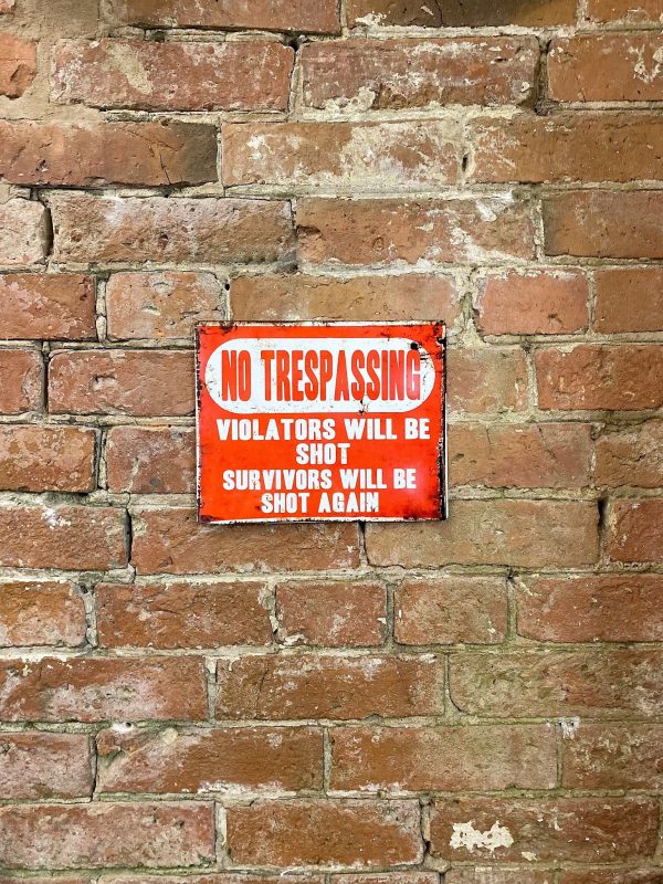 Metal Advertising Wall Sign No Trespassing, Violators Will Be Shot - Image 2