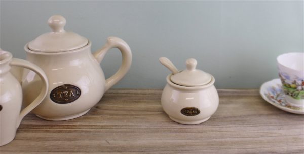 Country Cottage Cream Ceramic Sugar Bowl With Lid & Spoon - Image 2