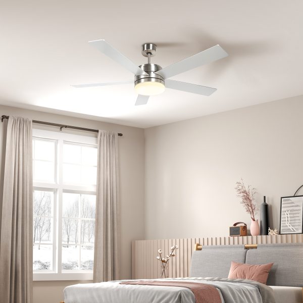 HOMCOM Mounting Reversible Ceiling Fan with Light, Remote, Silver & Natural - Image 2