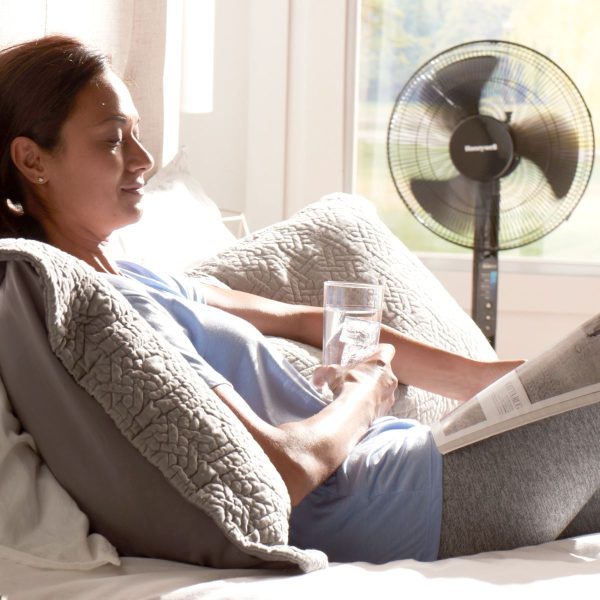 Honeywell Advanced QuietSet 16" Stand Fan With Noise Reduction Technology - Black UK Plug - Image 2