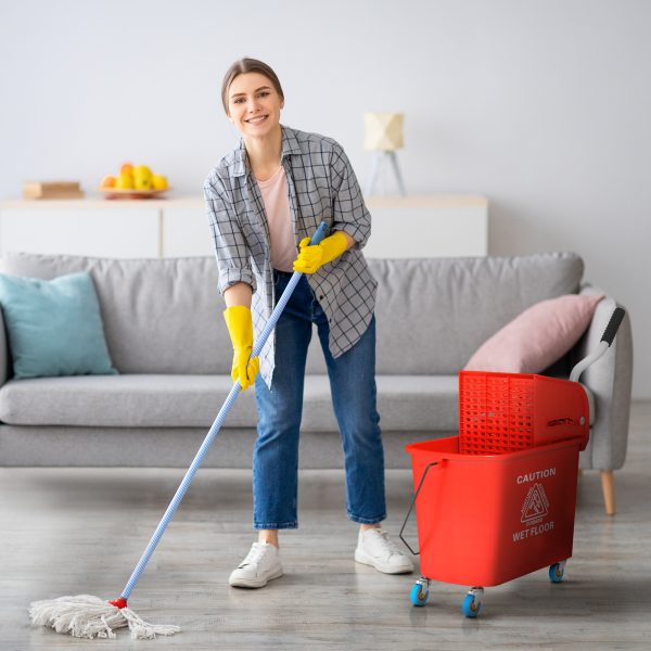 HOMCOM 20L Mop Bucket with Wringer Handle on Wheels for Floor Cleaning Red - Image 2