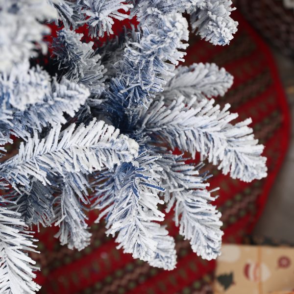 HOMCOM 5 Foot Artificial Blue Snow Flocked Christmas Tree with Hinged Branches - Image 5