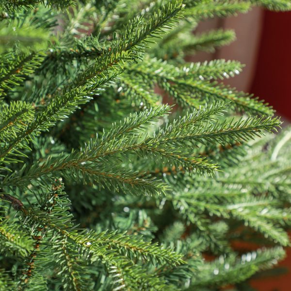 HOMCOM 5 Foot Artificial Christmas Tree with Realistic Hinged Branches - Image 6